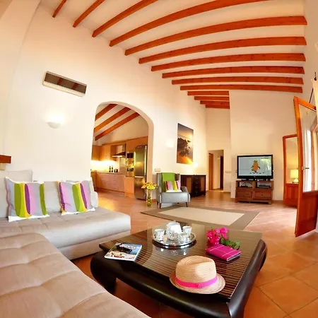Holiday home Traditionelles Mit Pool Und Carport