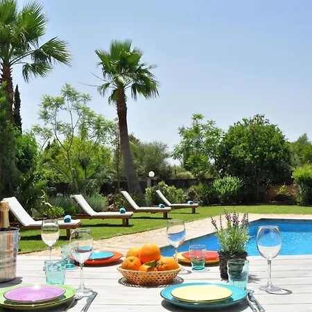Traditionelles Mit Pool Und Carport Holiday home *