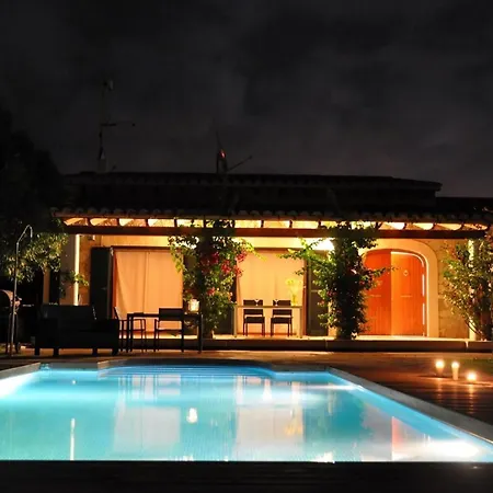 Traditionelles Mit Pool Und Carport Holiday home